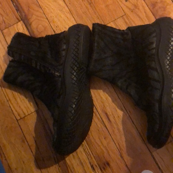 Prada boots - Picture 2 of 5